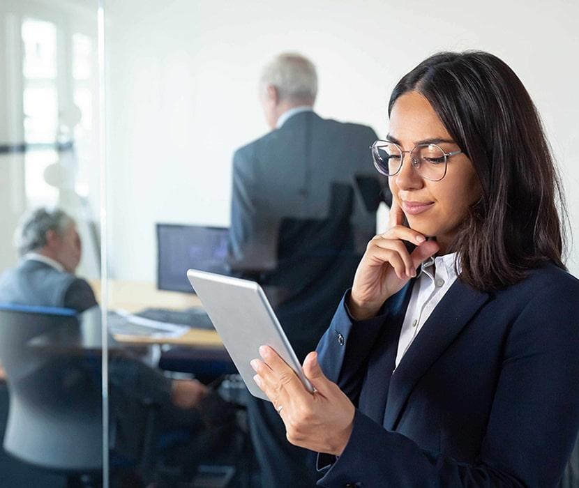 צרו אתנו קשר